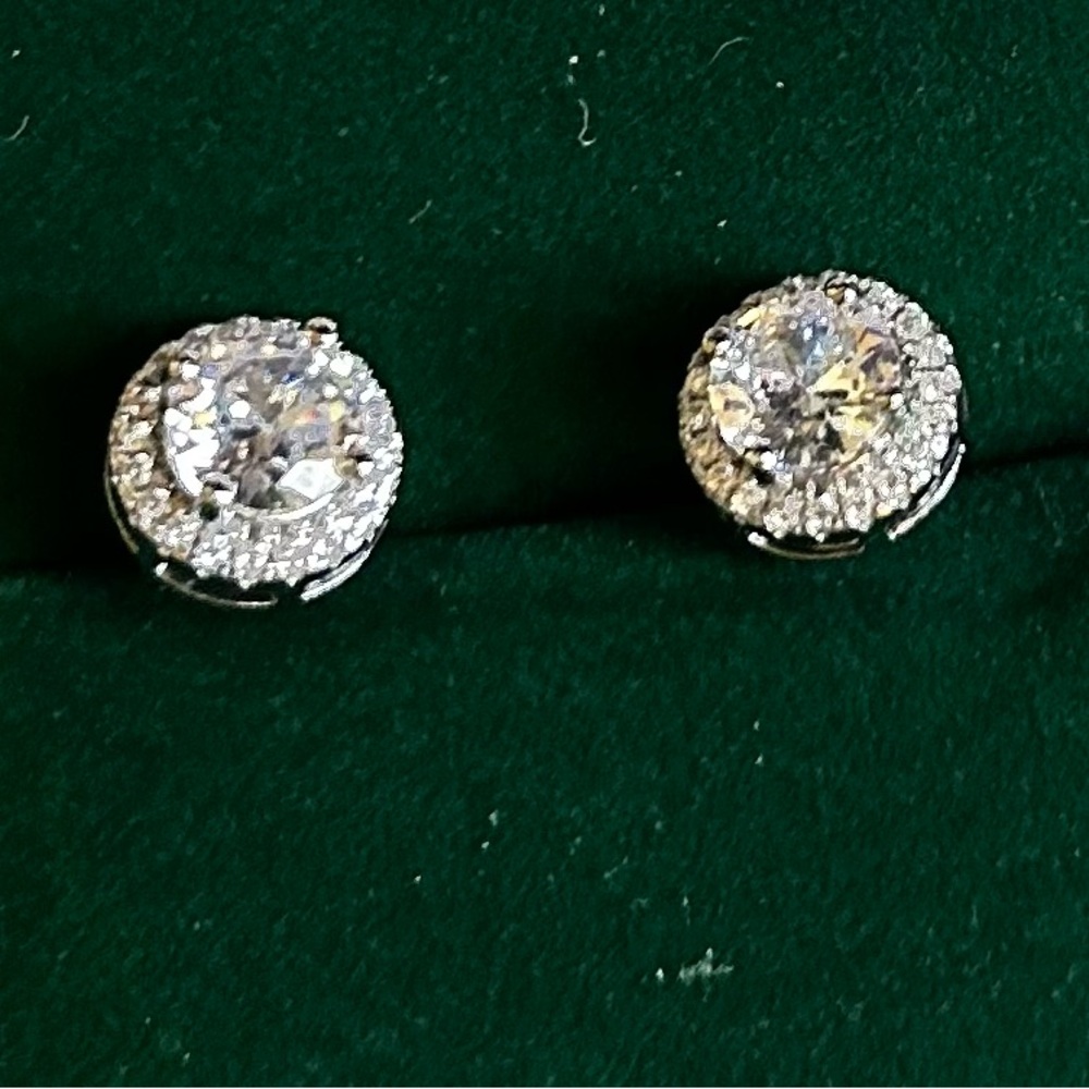 New Silver tone Stud Earrings